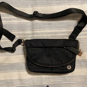 Lululemon black chest bag